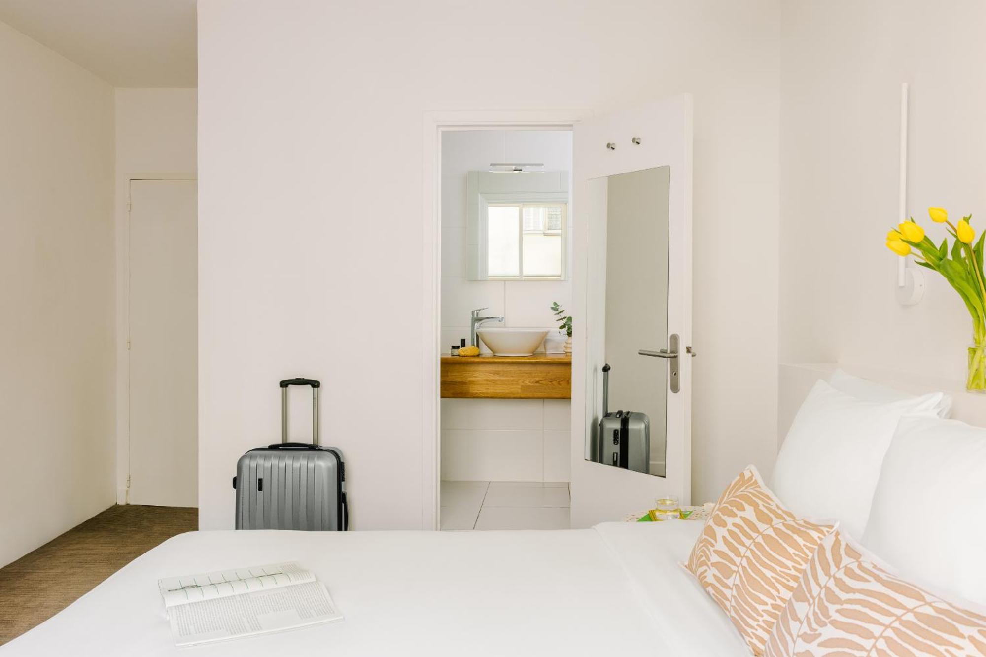 Yelo Lumiere Powered By Sonder Hotel Cannes Bilik gambar