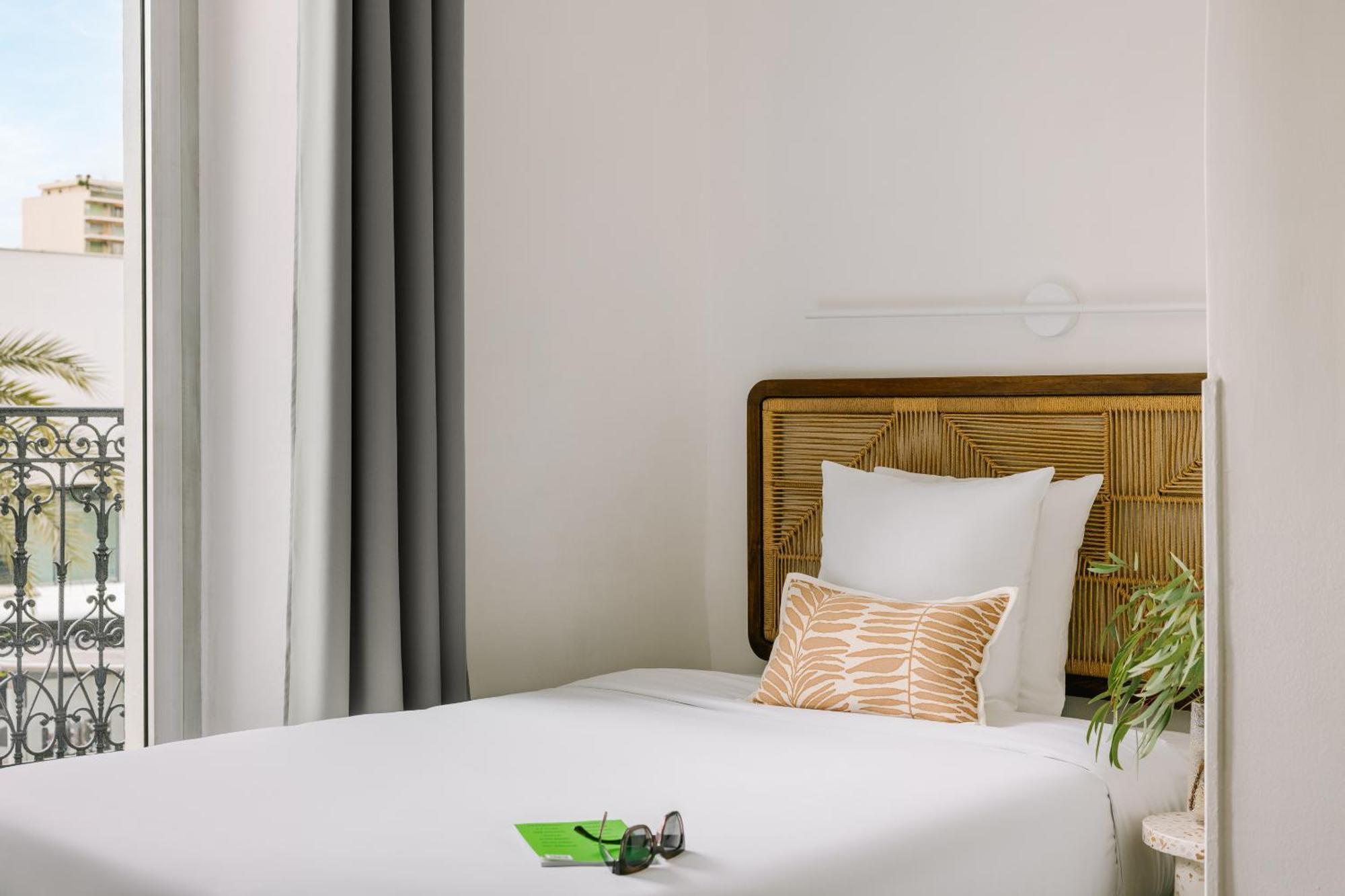 Yelo Lumiere Powered By Sonder Hotel Cannes Luaran gambar