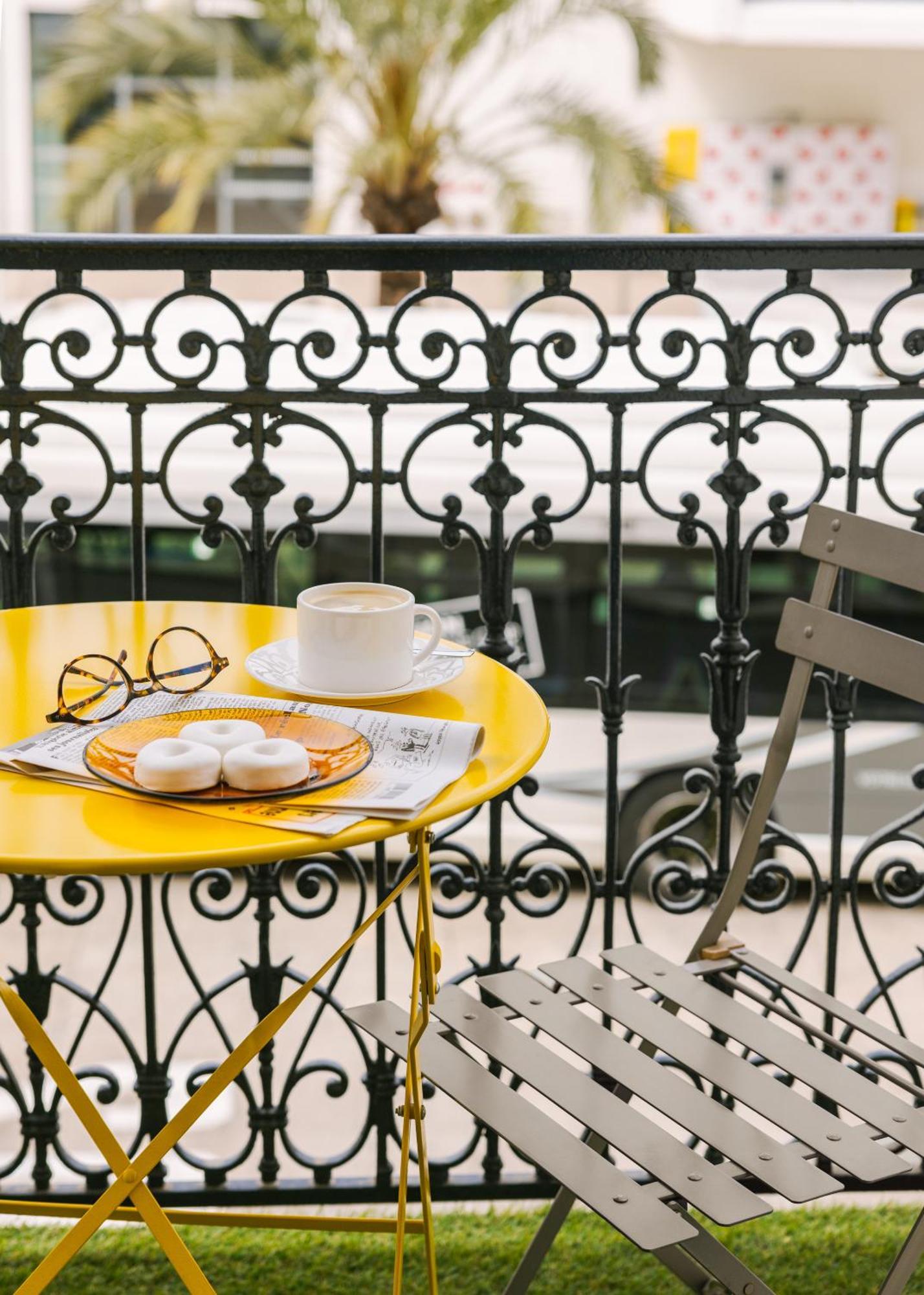 Yelo Lumiere Powered By Sonder Hotel Cannes Bilik gambar