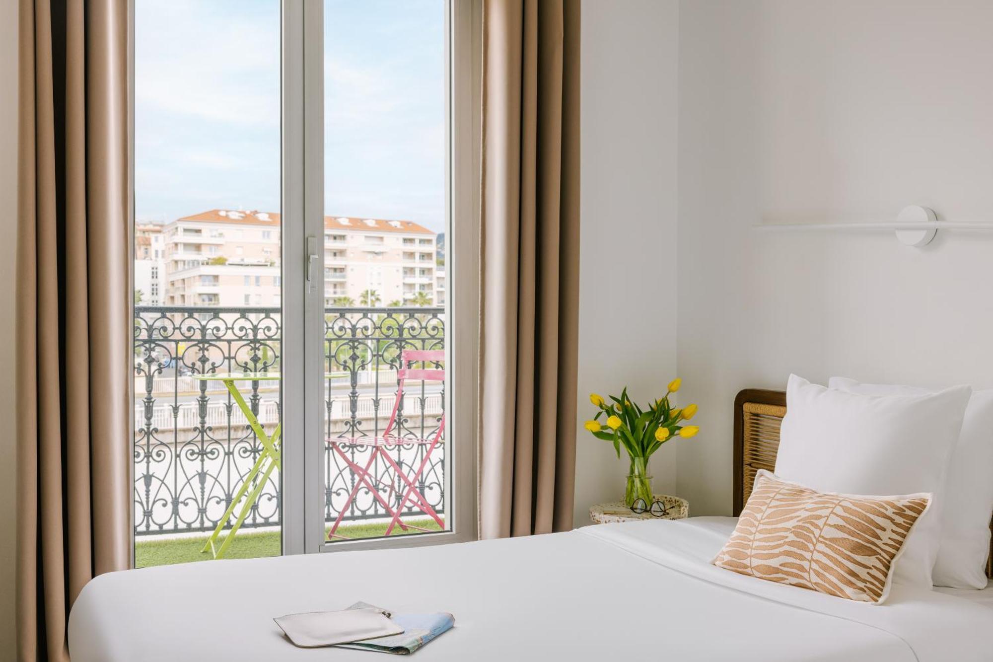 Yelo Lumiere Powered By Sonder Hotel Cannes Luaran gambar